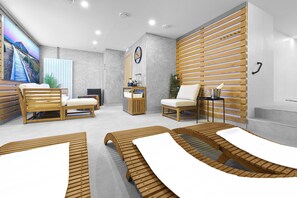 Indoor spa tub