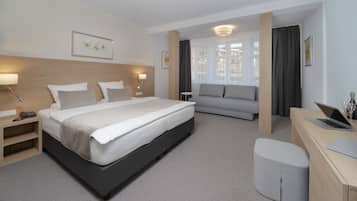 Minibar, in-room safe, desk, iron/ironing board