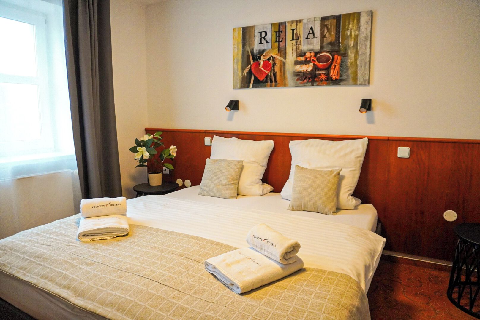 Economy Double Room | Minibar, in-room safe, desk, iron/ironing board