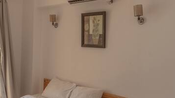 Premium bedding, in-room safe, desk, iron/ironing board
