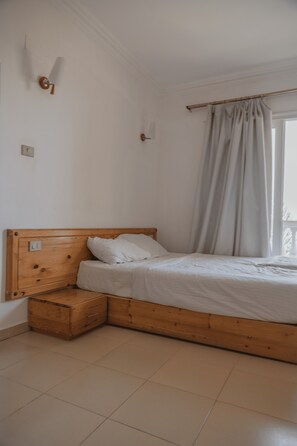 Premium bedding, in-room safe, desk, iron/ironing board