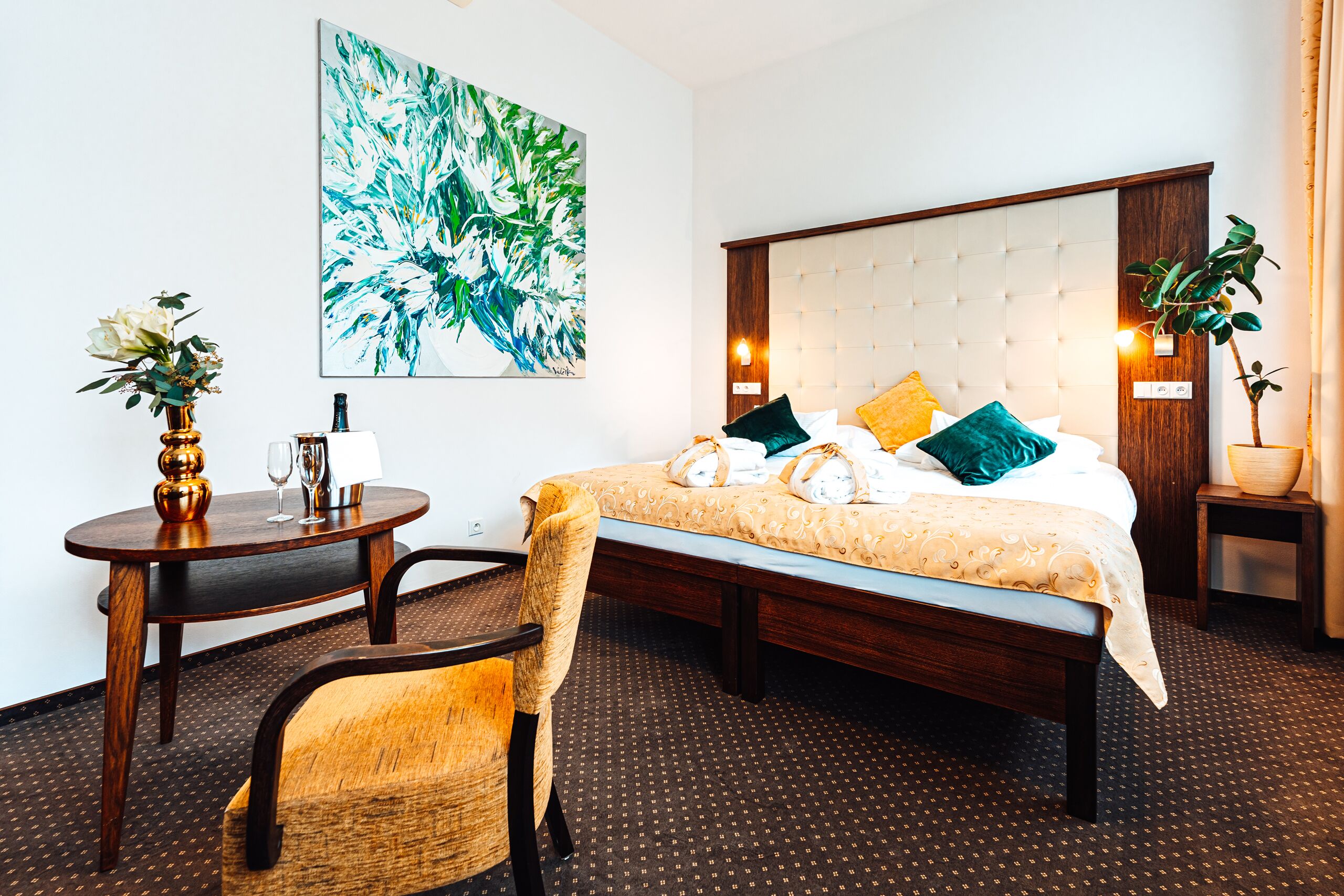 Family Studio Suite, 1 Bedroom, Kitchenette | Minibar, in-room safe, desk, blackout drapes