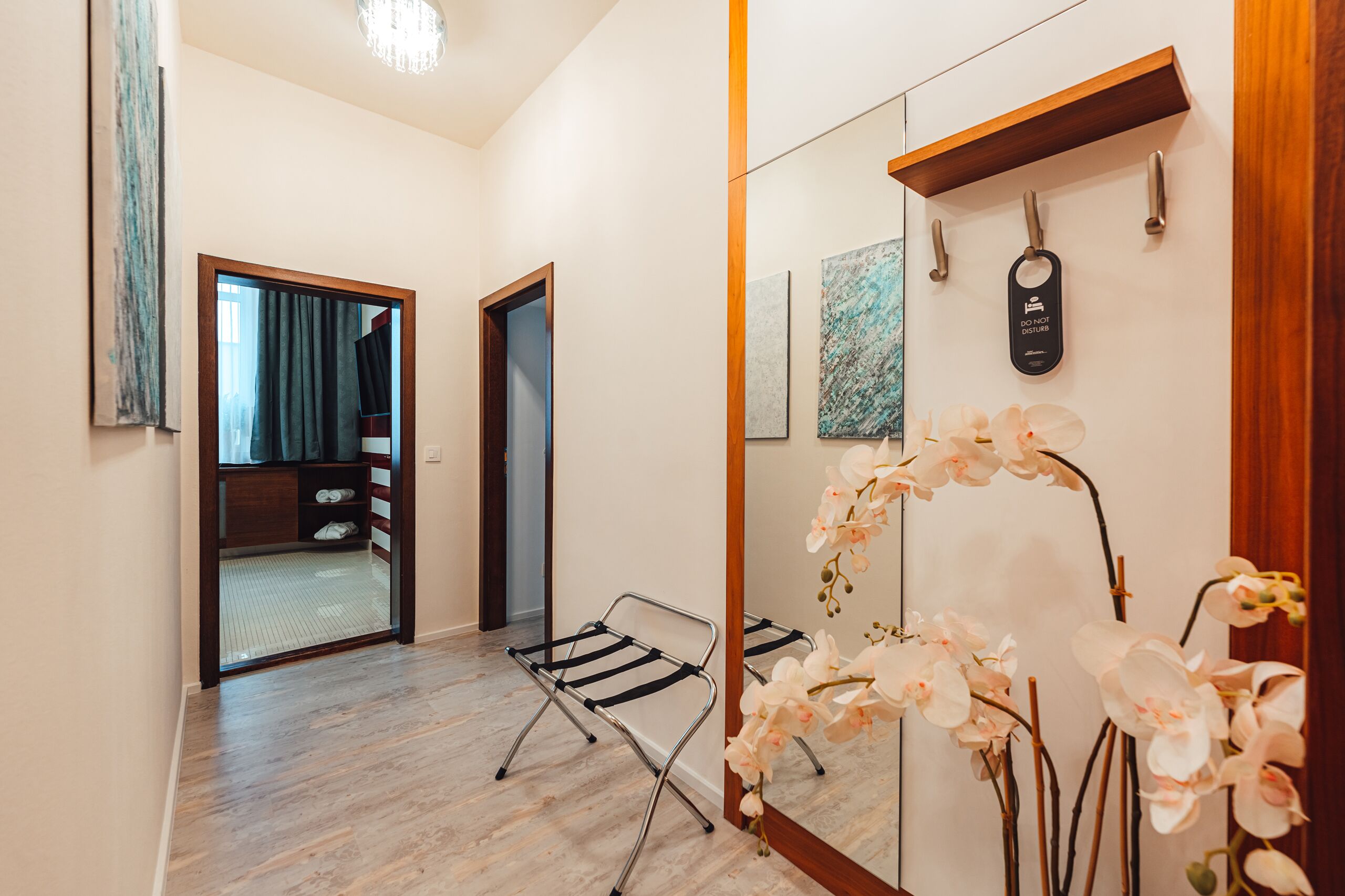 honeymoon suite (spa access) | minibar, in-room safe, desk, blackout curtains