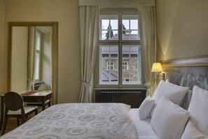 Suite familiar, 2 habitaciones, vista al parque | 19 habitaciones, camas con efecto memoria y minibar 