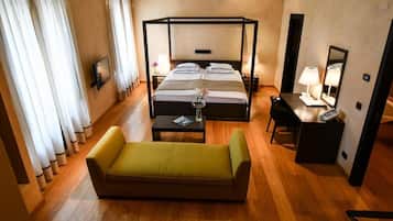Ropa de cama de alta calidad y minibar