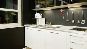 ZP3 Two Bedroom Petrinjska | Einkaeldhúskrókur | Rafmagnsketill