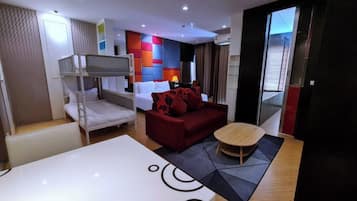 Family Bunk Bed with City View | Vista a la ciudad