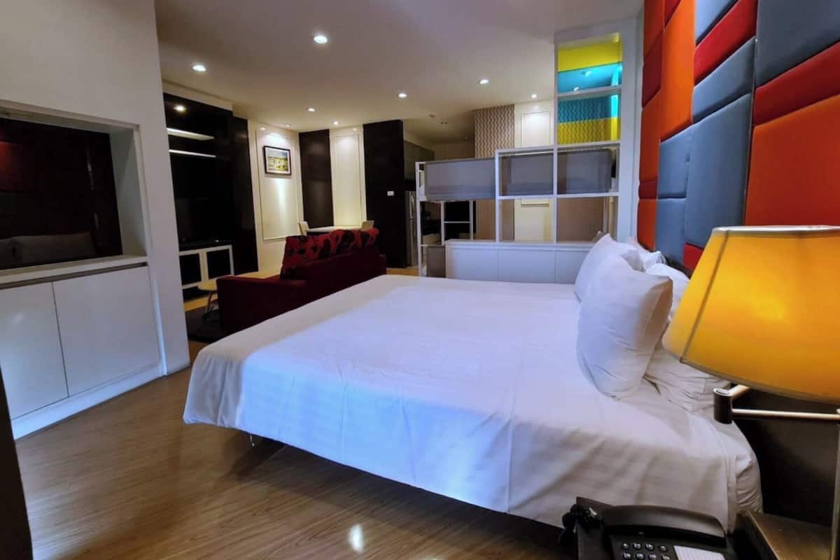 Family Bunk Bed with City View