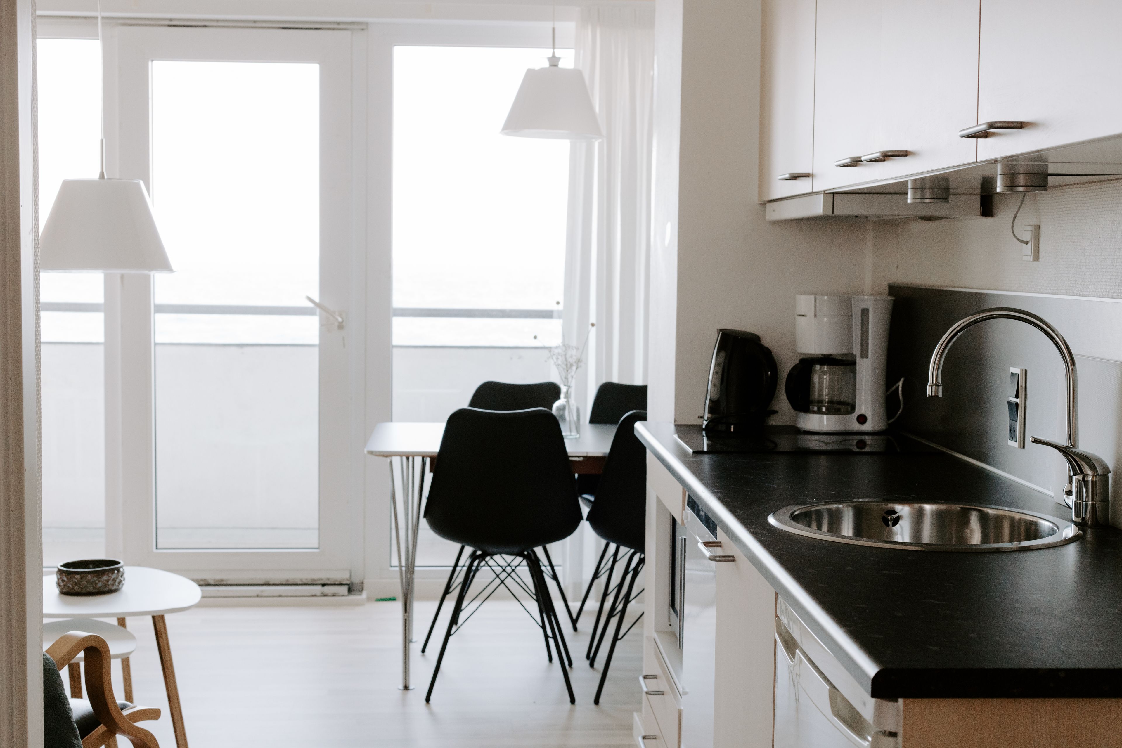 Huoneisto, 1 makuuhuone, parveke, merinäköala | Yksityinen keittiö