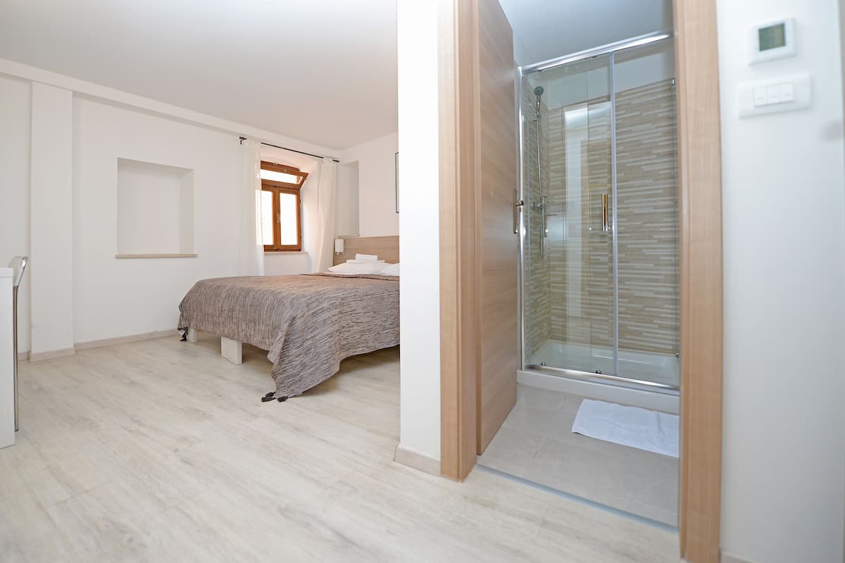 Double Room, Street View - Annex Building ("Baka Ljubica") | 책상, 무료 WiFi, 침대 시트