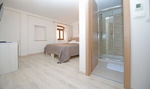 Double Room, Street View - Annex Building ("Baka Ljubica") | Desk, free WiFi, bed sheets - Villa Borgo B&B (Motovun)