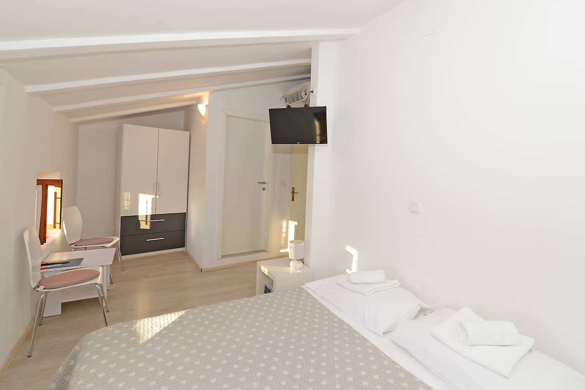 Double Room, Panoramic View - Top Floor | 책상, 무료 WiFi, 침대 시트