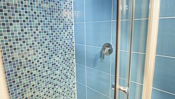 Superior Double Room | Bathroom | Shower, rainfall showerhead, hair dryer, slippers
