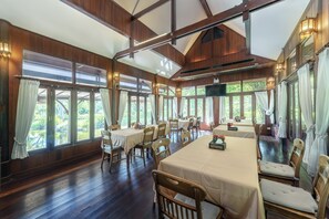 Café da manhã, almoço e jantar