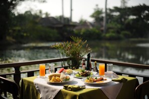 Café da manhã, almoço e jantar