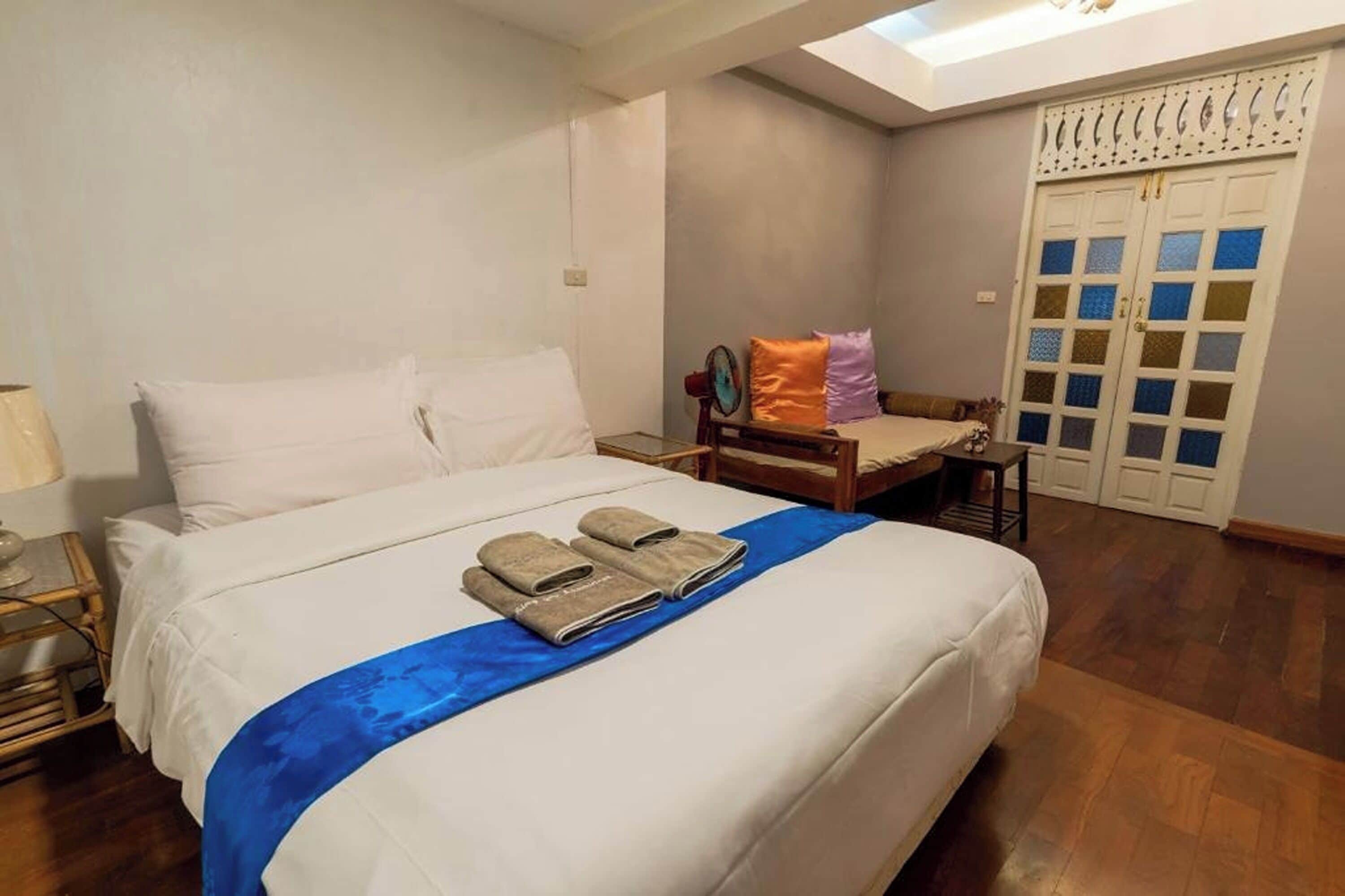 Ropa de cama de alta calidad y minibar 