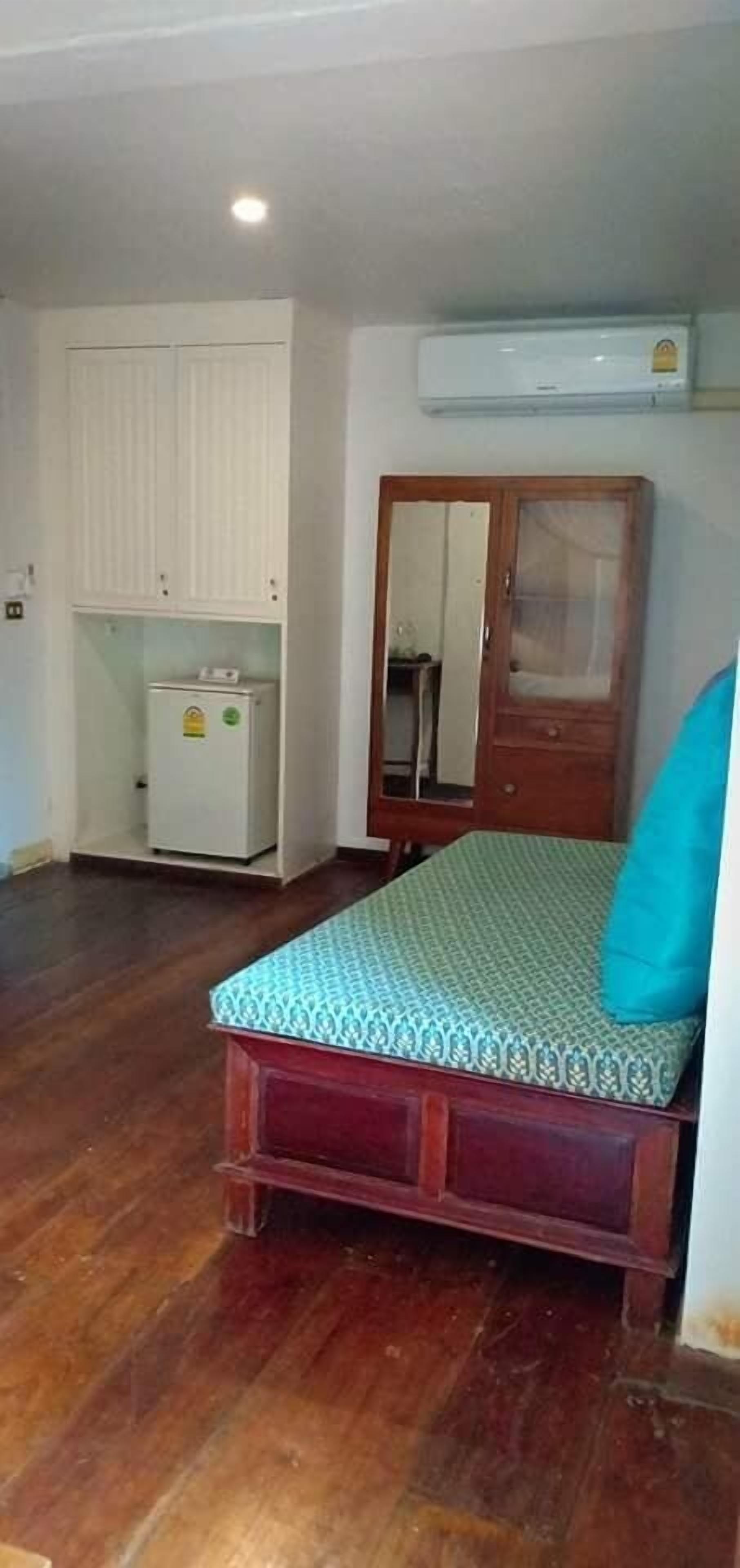 suite | premium bedding, minibar, in-room safe, individually decorated