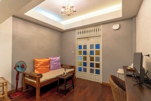 Standaard tweepersoonskamer | Luxe beddengoed, een minibar, een kluis op de kamer, een bureau