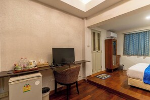 Habitación doble estándar | Ropa de cama de alta calidad y minibar 