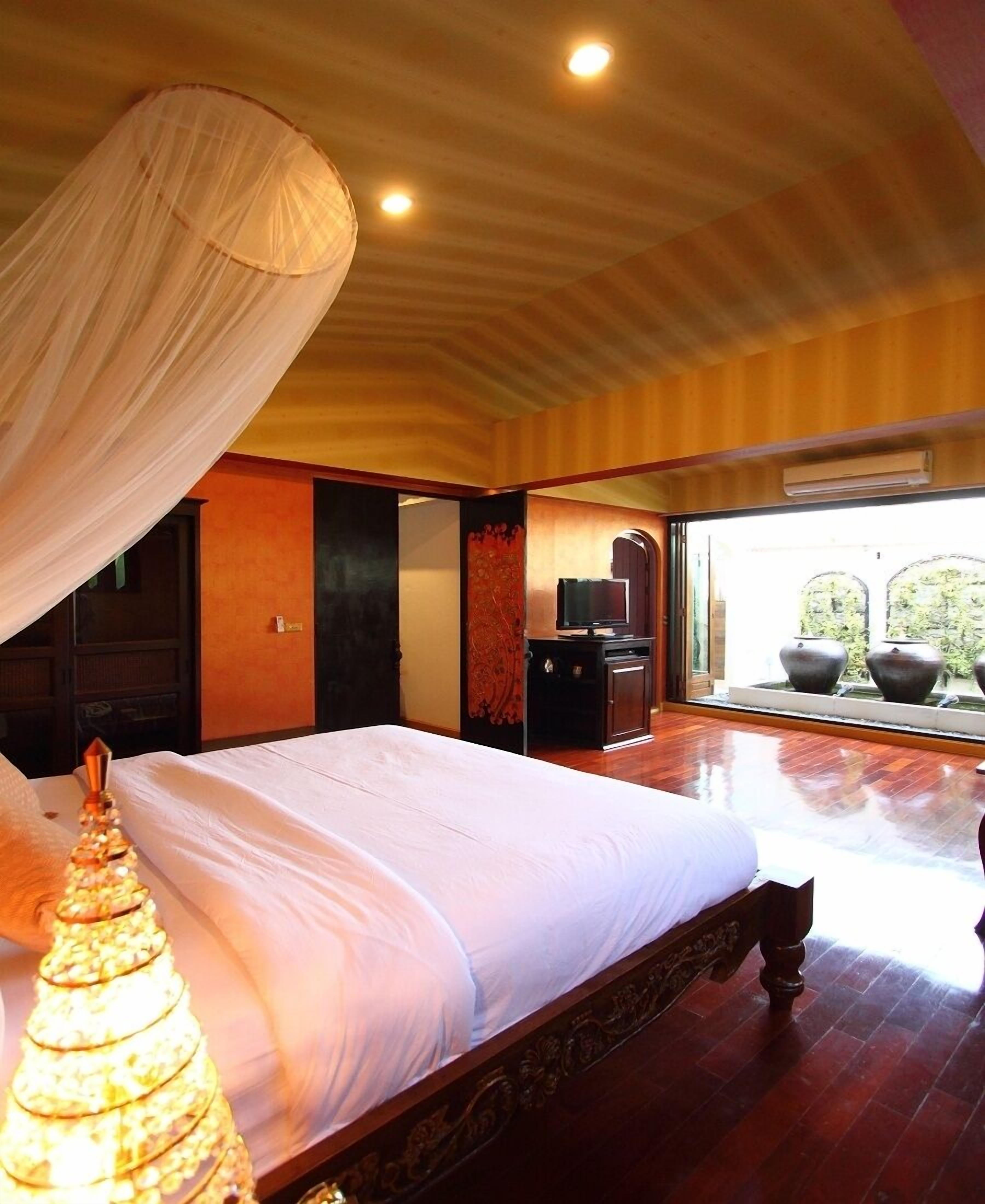 premium bedding, minibar, in-room safe, individually decorated