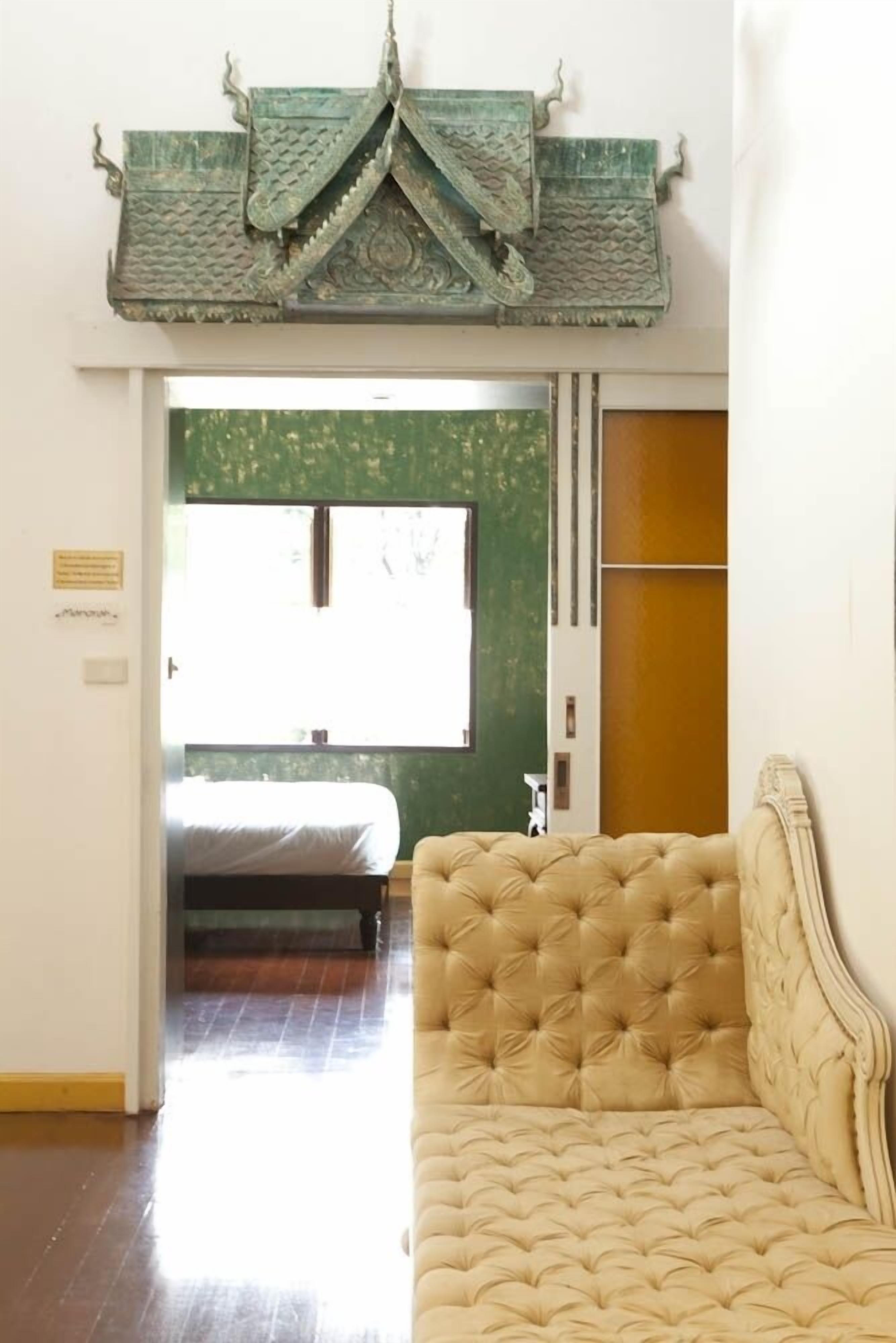 junior suite | living area | tv