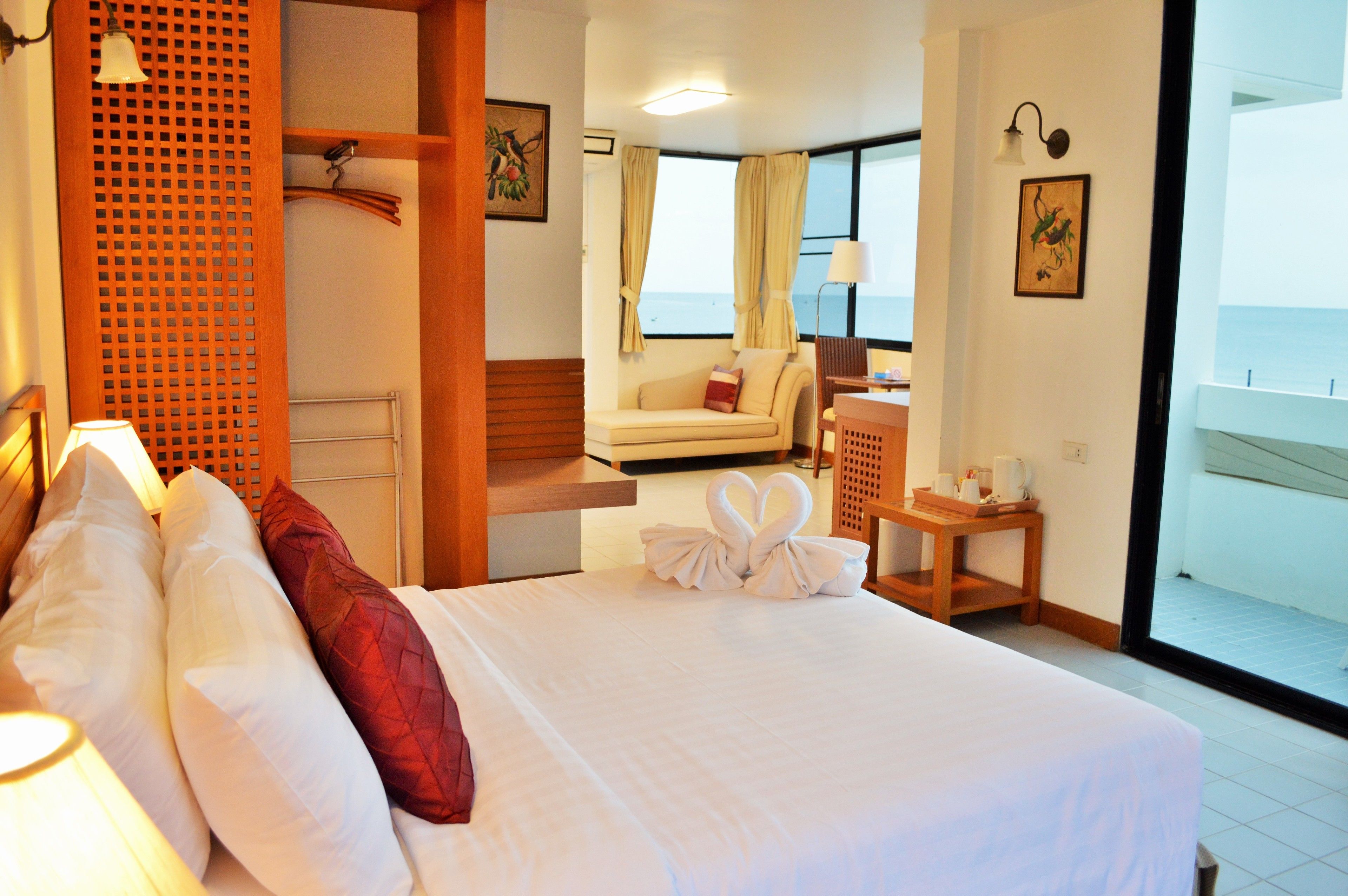 seafront suite | minibar, in-room safe, desk, free wifi