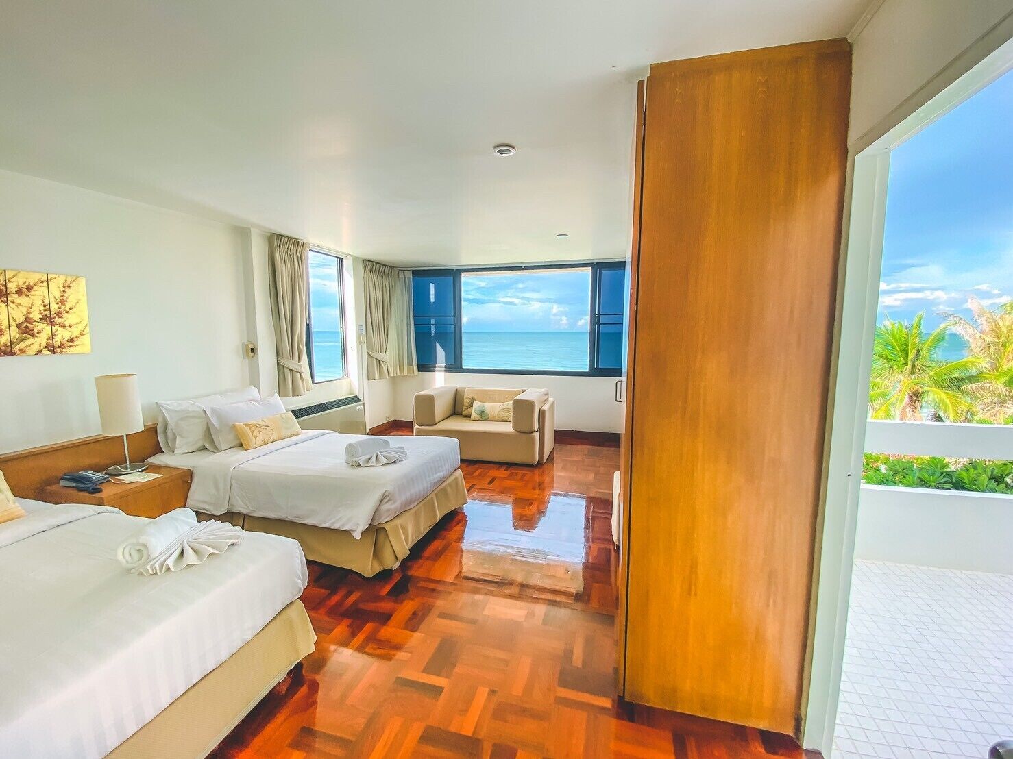 family seafront  | minibar, in-room safe, desk, free wifi