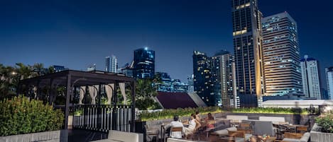 Breakfast, lunch, dinner served; international cuisine, garden views
