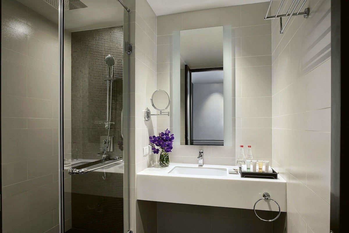 1 bedroom, premium bedding, in-room safe, desk