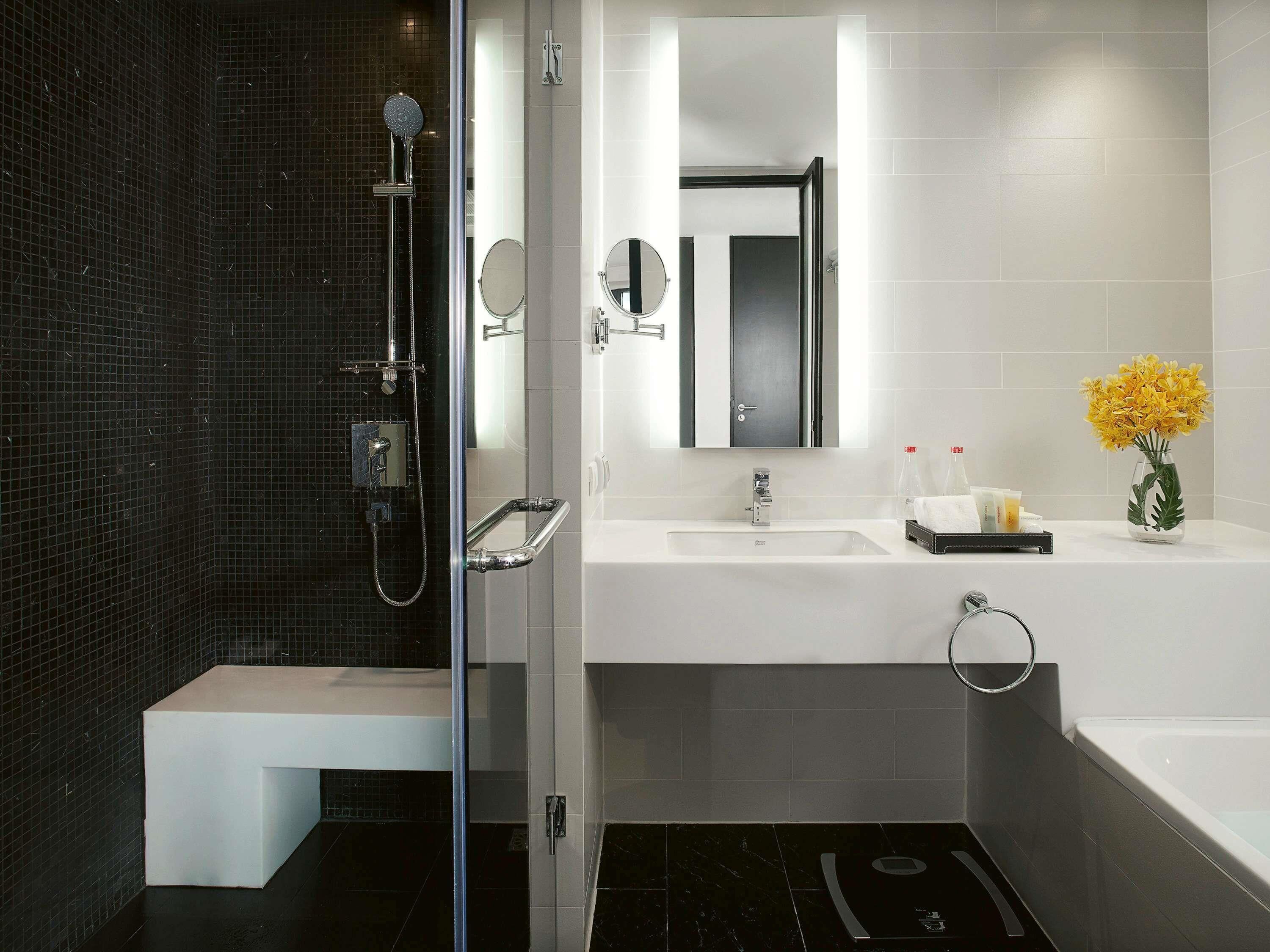 Premium bedding, in-room safe, desk, laptop workspace