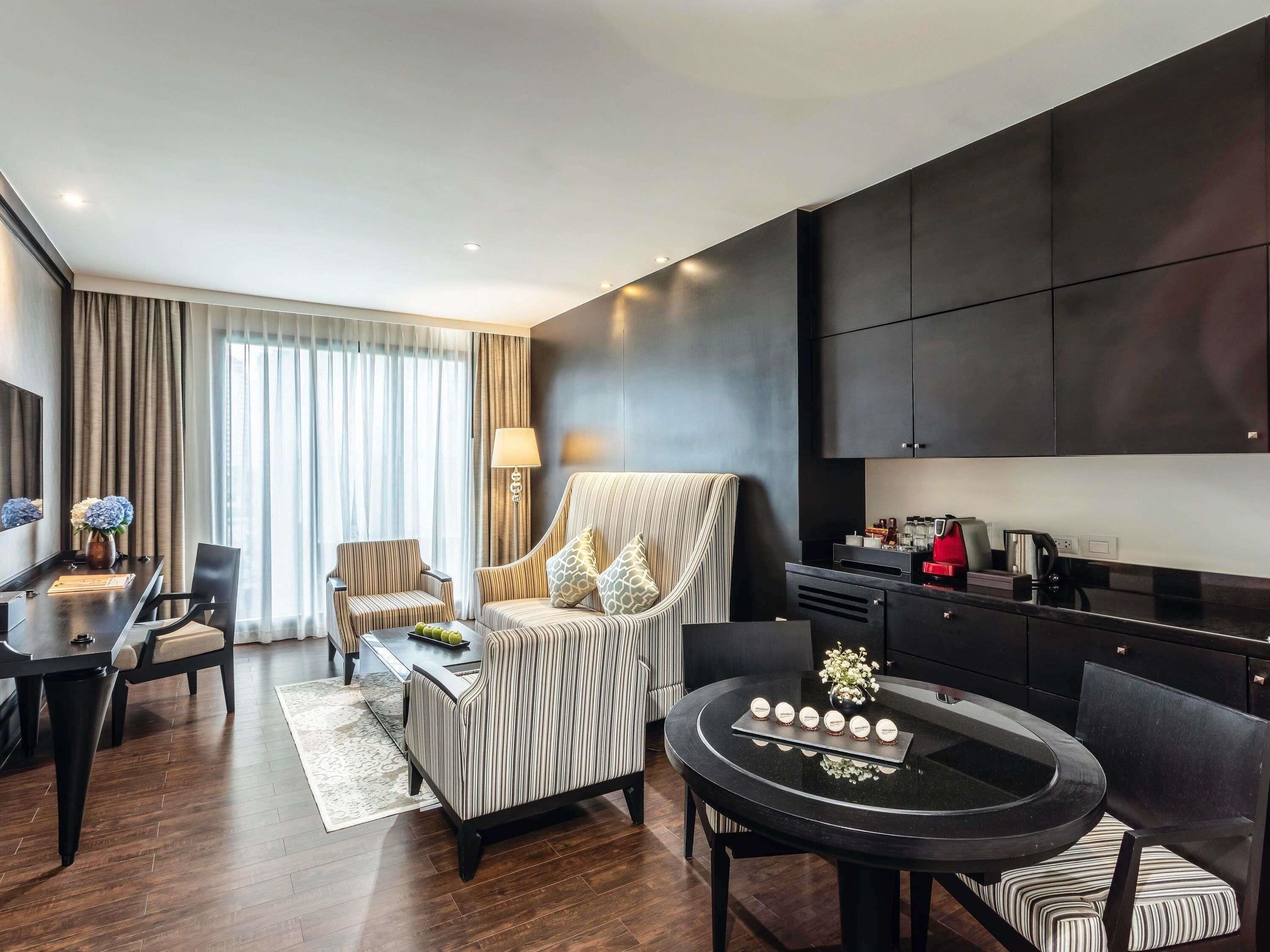 Executive Suite, 1 King Bed | Premium bedding, in-room safe, desk, laptop workspace
