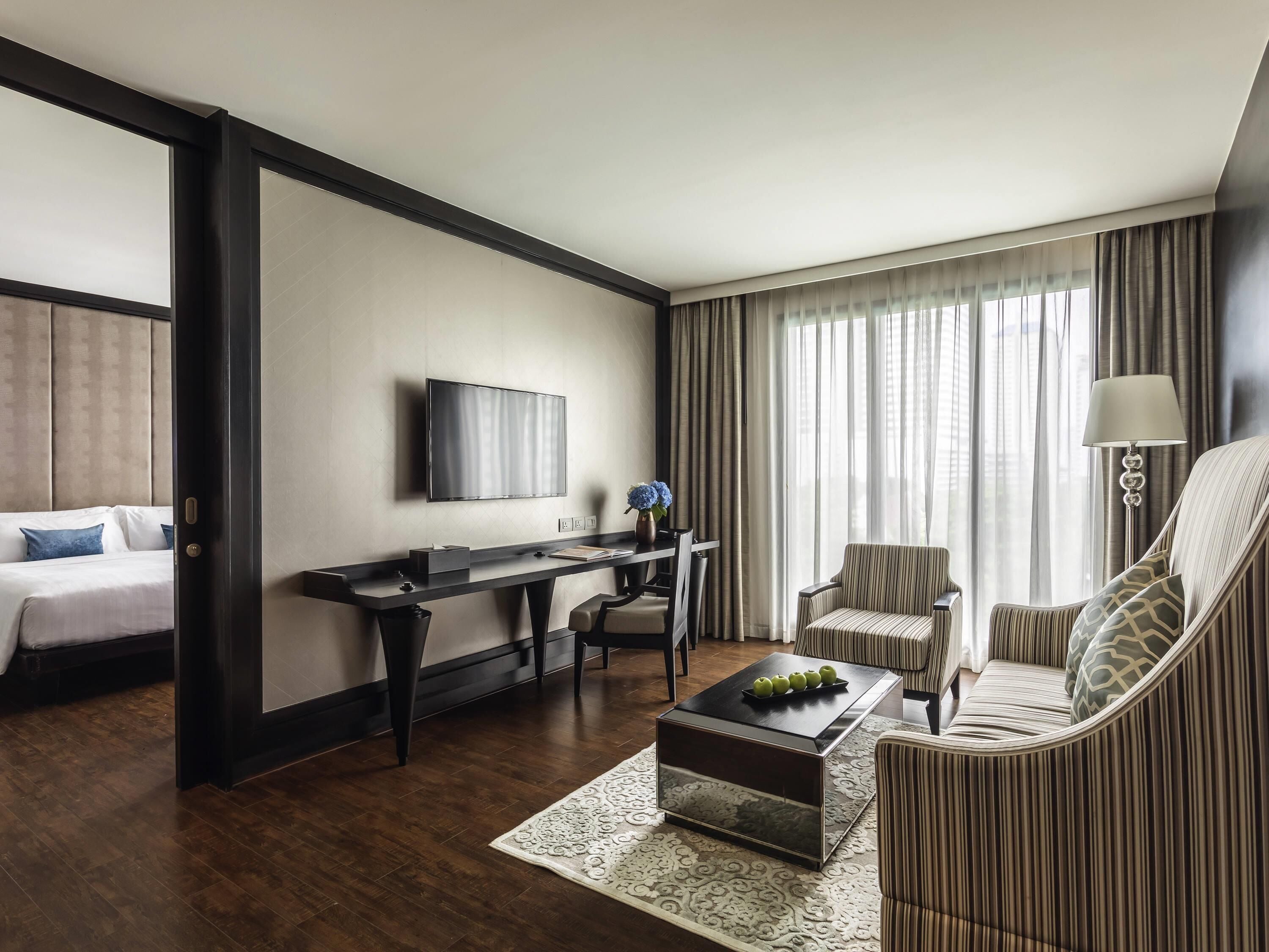 Executive Suite, 1 King Bed | Premium bedding, in-room safe, desk, laptop workspace