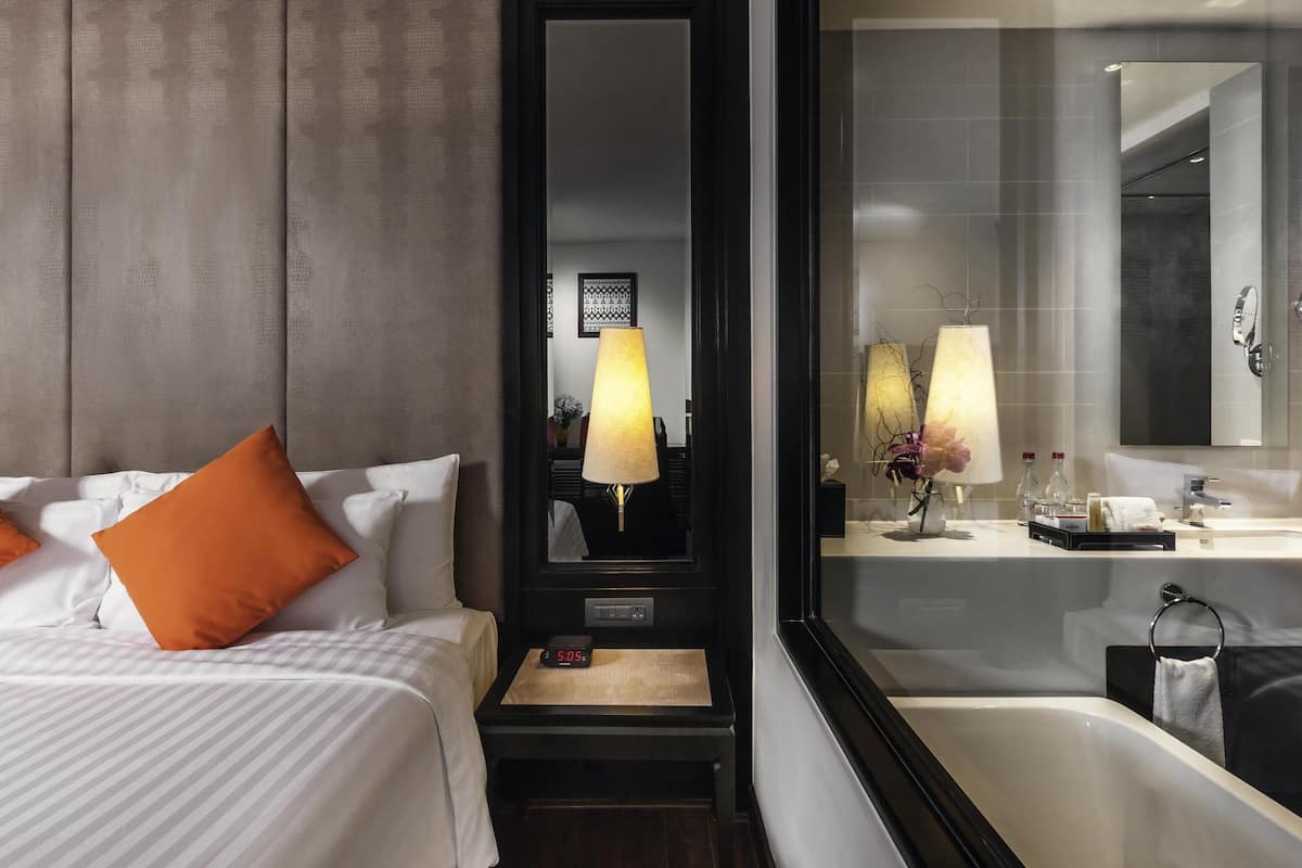 1 bedroom, premium bedding, in-room safe, desk