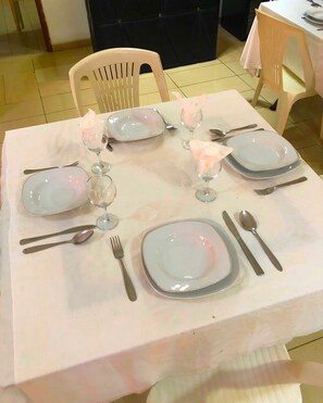 Breakfast, lunch, dinner served; local and international cuisine - Residence Vanestelle (Abidjan)