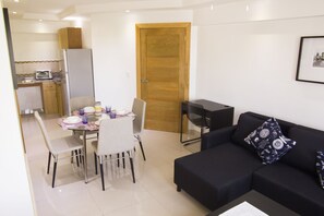 Comfort Apartment, 1 Queen Bed, Non Smoking | Living room | 42-inch Smart TV with digital channels, TV