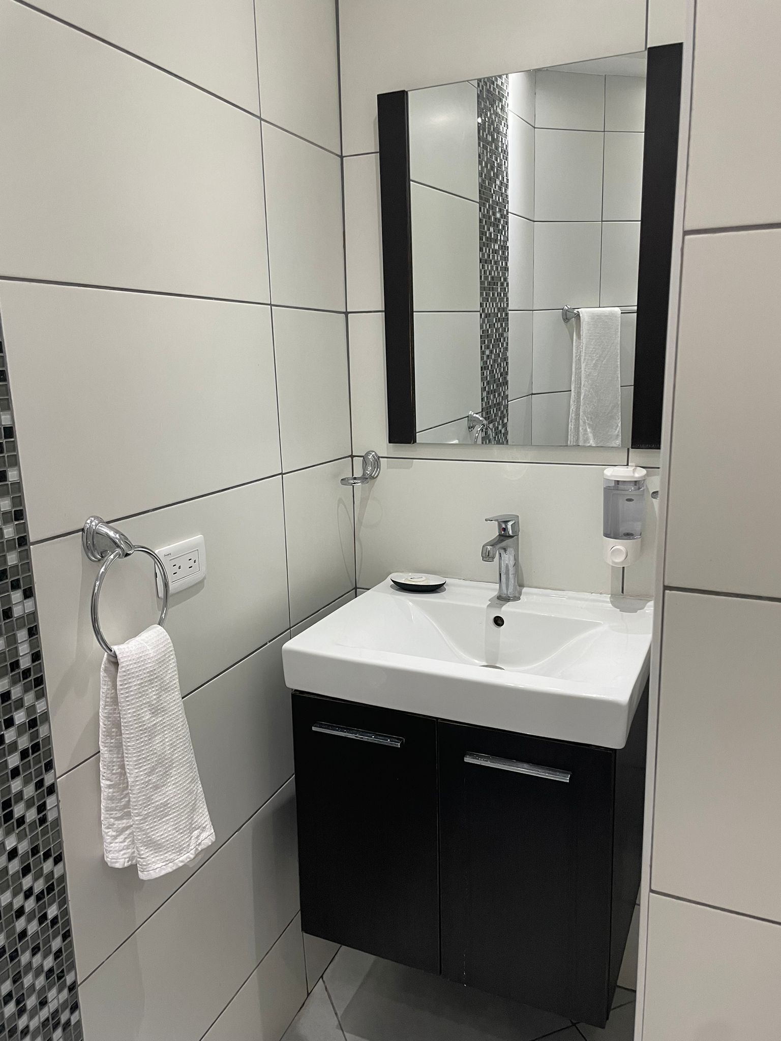 comfort apartment, 1 queen bed, non smoking | bathroom | shower, hair dryer, towels, soap