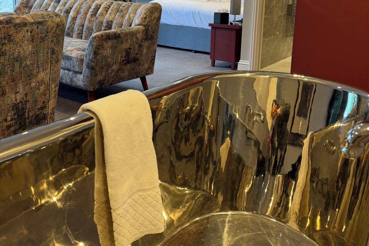 Premium bedding, in-room safe, individually decorated