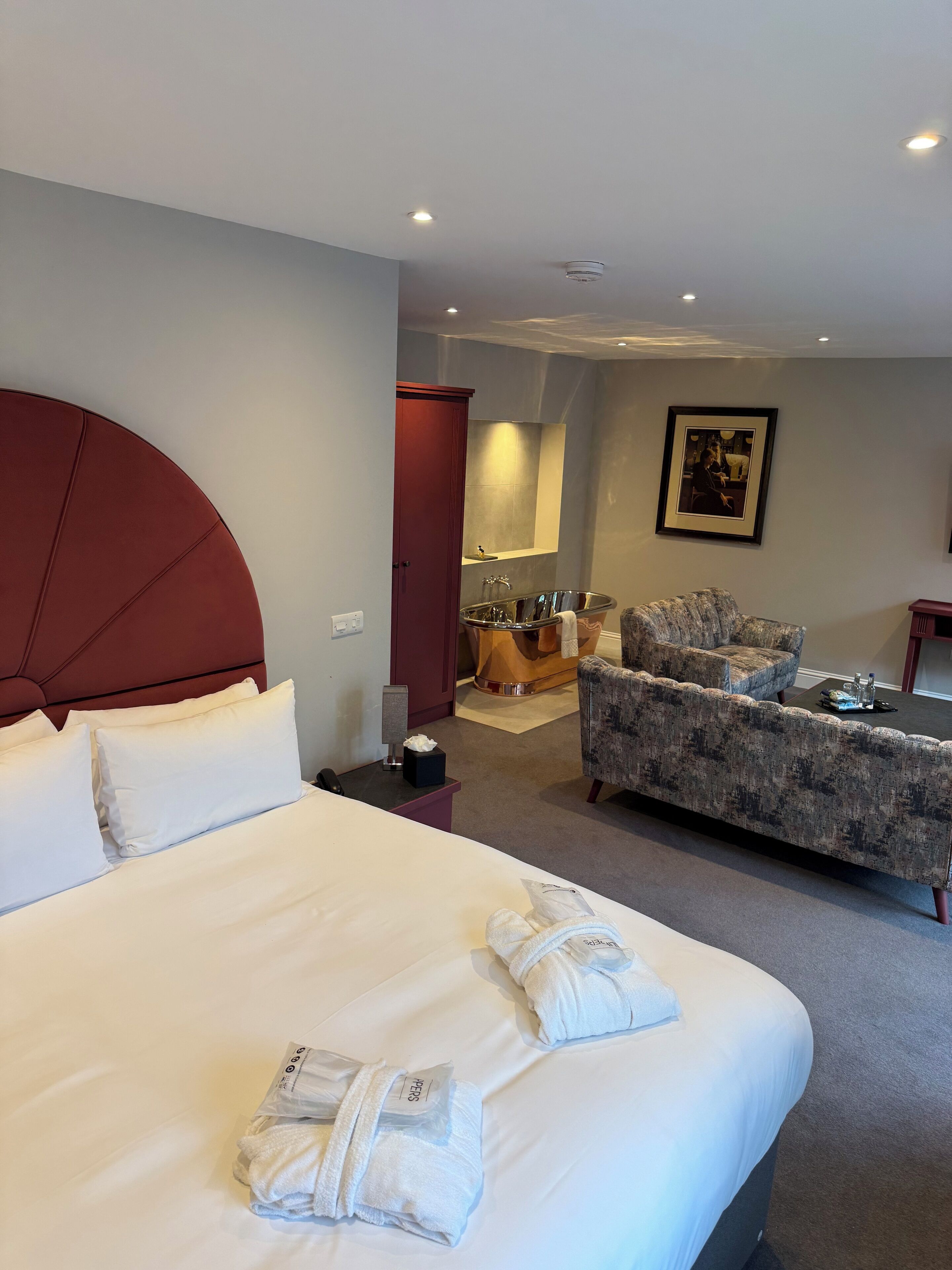 Habitación doble exclusiva | Ropa de cama de alta calidad y caja de seguridad en la habitación 