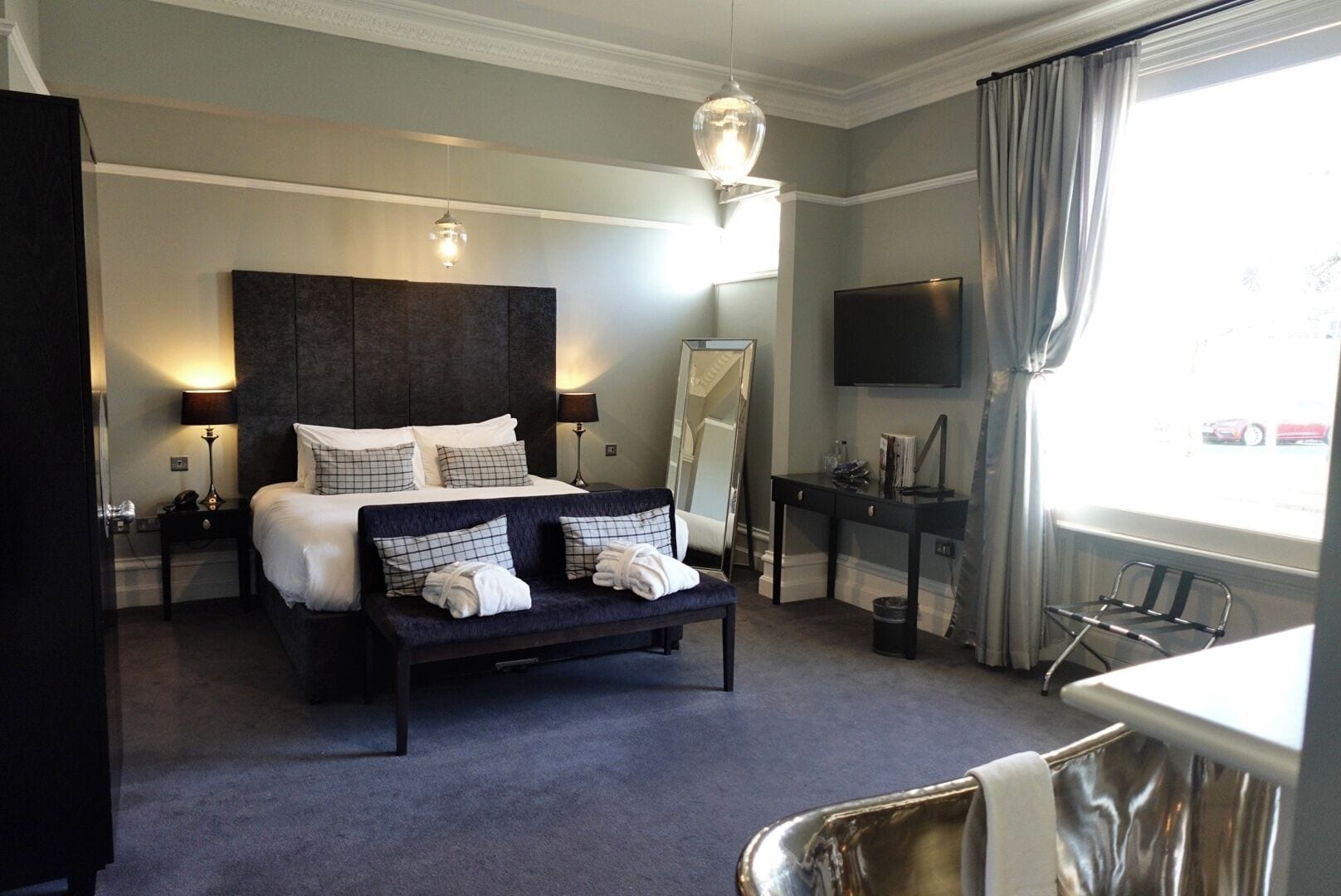 Premium bedding, in-room safe, individually decorated