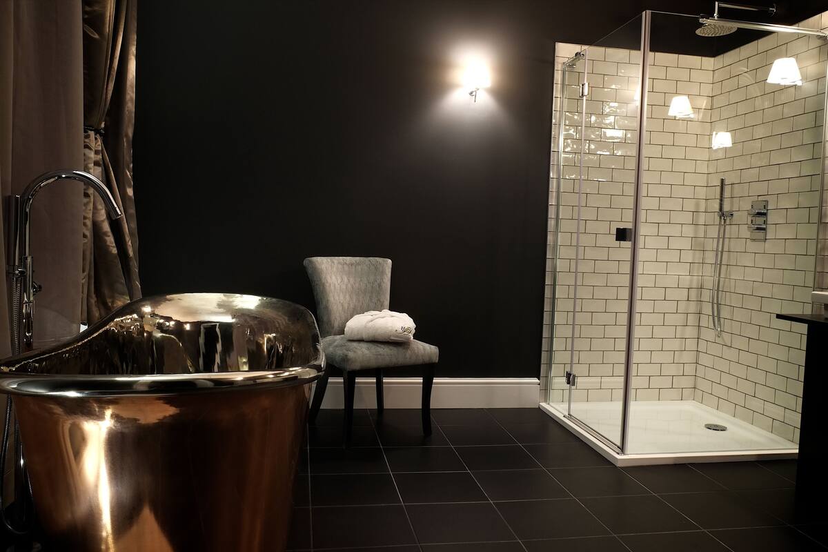 separate bathtub and shower, rainfall showerhead, designer toiletries