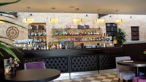 Bar (in der Unterkunft)