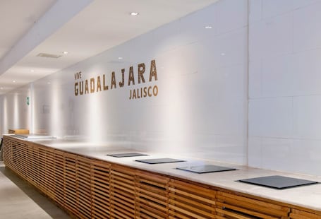 Breakfast, lunch, dinner served; international cuisine