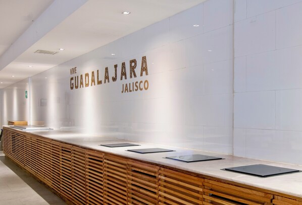 Breakfast, lunch, dinner served; international cuisine