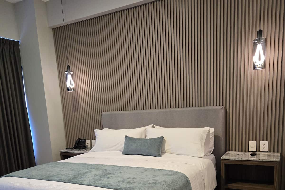 Deluxe Room, 1 King Bed | In-room safe, desk, laptop workspace, iron/ironing board