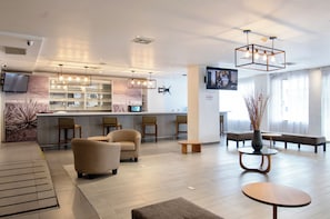 Breakfast, lunch, dinner served; international cuisine