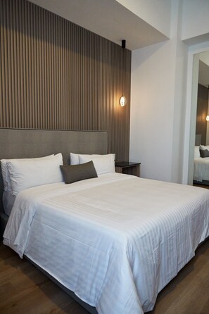 Deluxe Room, 1 King Bed