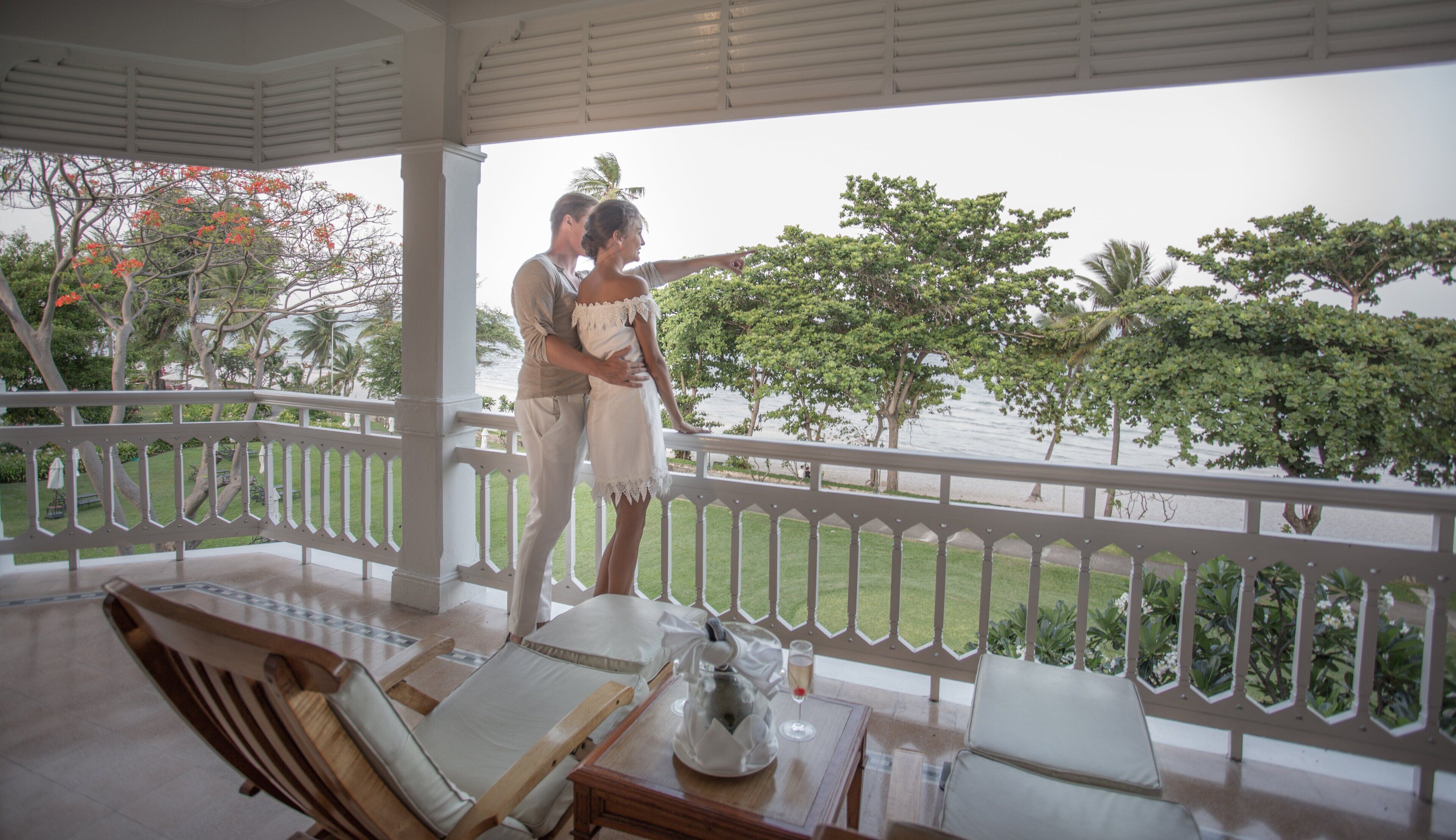 Deluxe Suite, 1 King Bed | Minibar, in-room safe, individually furnished, desk