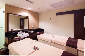 Couples treatment rooms, hot stone massages, Swedish massages