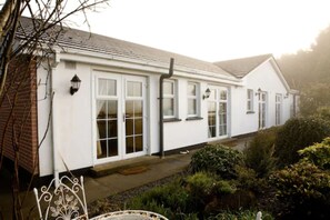 BBQ/picnic area - Evergreen B&B (Swords)