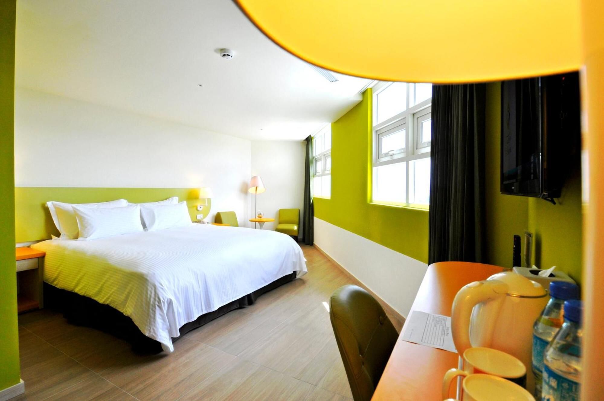 superior double room, 1 double bed (no amenities) | in-room safe, desk, soundproofing, free wifi